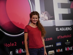 La actriz Marian Aguilera posó sonriente ante la prensa.