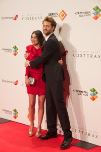 Pareja ficticia en "El Tiempo Entre Costuras"