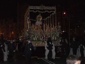 La Virgen de los Dolores durante una procesión el pasado año.
