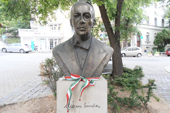 Busto Sándor Márai
