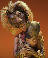 Simba y Nala en una de las escenas del musical
