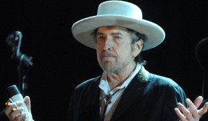 Bob Dylan en concierto / Fuente: plasticosydecibelios.com