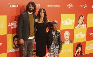 Melani Olivares con su familia