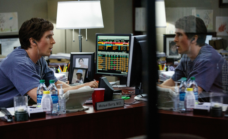 Christian Bale se mete en la piel de Michael Burry, un visionario de las finanzas en Wall Street, en 'La gran apuesta'
