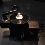Equipo que reproducia la música en la exposición ¡Grabando!