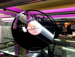 Artículos de la tienda Linacero, situada en el centro de Zaragoza.
