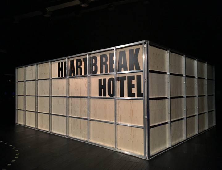 'Heartbreak Hotel', la caja donde se escenifica 'Vania'.