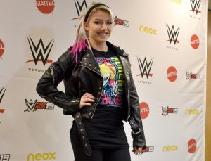 Alexa Bliss posando