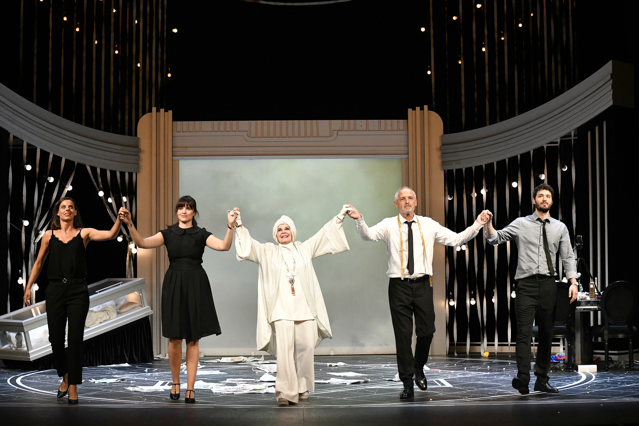 El elenco de El Funeral al completo