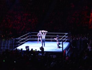 Ronda Rousey y Nikki Bella antes de su combate