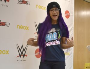 Sasha Banks posando