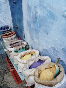 Sacos con polvos de pintura.