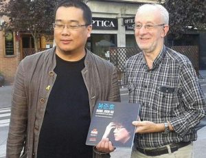 Carlos Heredero y el cineasta surcoreano Bong Joon-ho