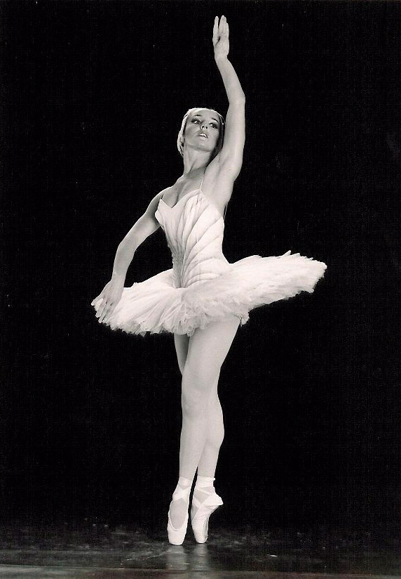 Marta Cagigal bailando