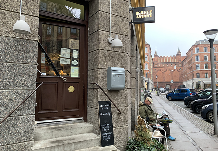 Sort Kaffe and vynil Copenhague