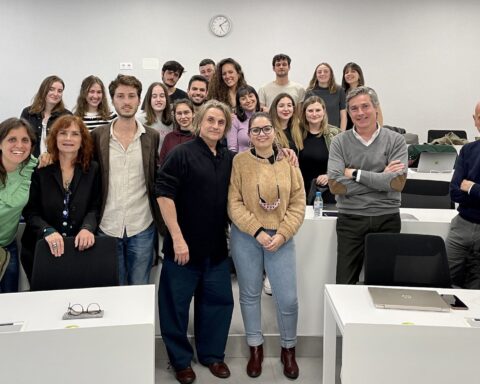 Nacho Cano con los alumnos del Máster en Periodismo Cultural de la Universidad CEU San Pablo