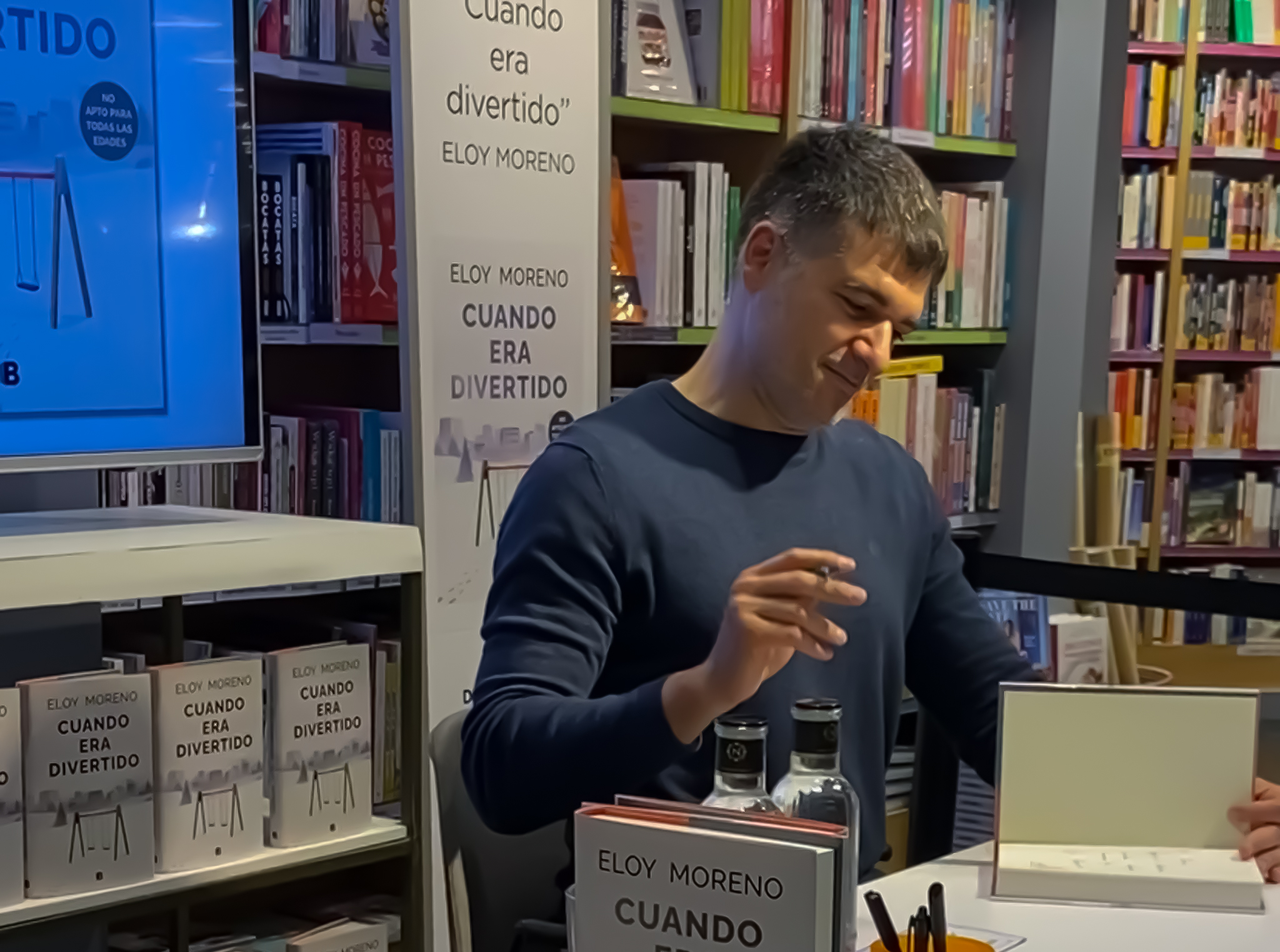 Eloy Moreno en su firma de libros en Madrid