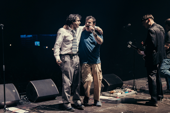 Diego Ibáñez con Emilio Sancho, vocalista de Los Nikis / Sharon López.