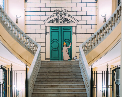 Tintín en las escaleras del Círculo de Bellas Artes