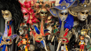 Máscaras del Carnaval de Venecia / María Cantó.