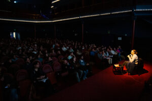 La directora estadounidense Sharon Lockhart imparte una masterclass en el Cine Doré