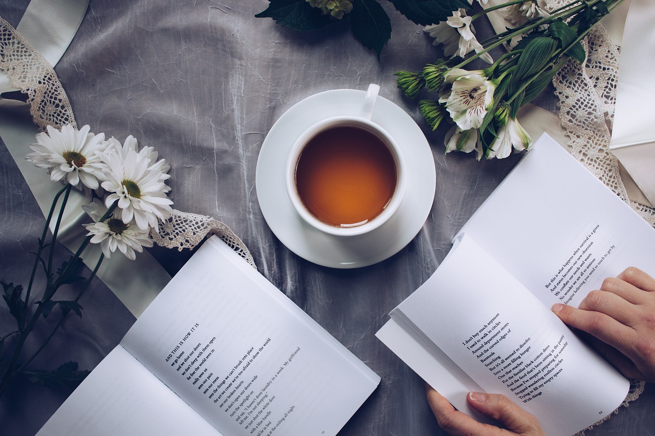 Libros y té. Libre de derechos (Pixabay)