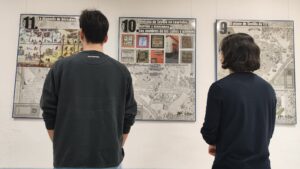 Jóvenes visitan la exposición