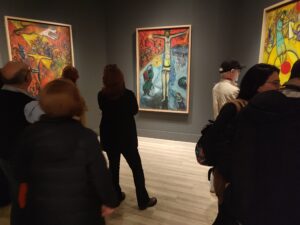 Visitantes a la muestra de Chagall en Madrid
