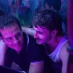 Los actores Andrew Scott y Paul Mescal durante la escena en el club londinense de la película 'Desconocidos'
