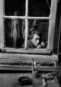 Retrato de Alberto Giacometti en su estudio.