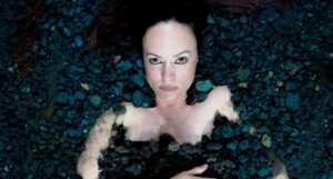 Fotografía promocional con la protagonista de 'Mararía la de femés'