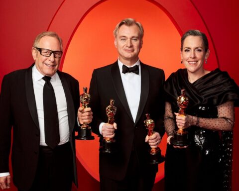 Los ganadores de siete Oscars Christopher Nolan, Emma Thomas y Charles Roven.