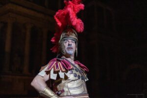 Carlos Sobera protagonizando la obra Miles Gloriosus. Pentación Espectáculos.