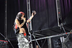 Natalia Lacunza en el escenario del Mad Cool