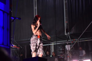 Natalia Lacunza en el escenario del Mad Cool