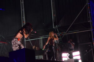 Natalia Lacunza y María Escarmiento en el escenario del Mad Cool