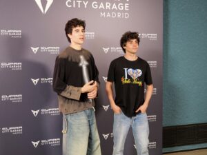 Los directores Javier Calvo y Javier Ambrossi en un evento de La Mesías | Teresa Urcelay