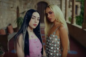 Bad gyal con Nicki Nicole en la grabación del videoclip enamórate