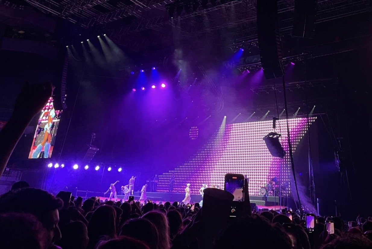 La cantante Emilia sobre el escenario del WiZink Center este verano. Foto: Alejandro Vega