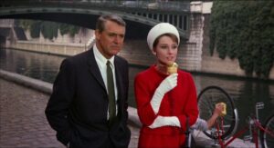 Fotograma de Charada con Cary Grant y Audrey Hepburn
