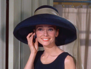 La actriz Audrey Hepburn en una escena de la película Desayuno con diamantes