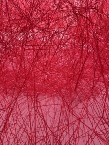 Hilos rojos de Chiharu Shiota