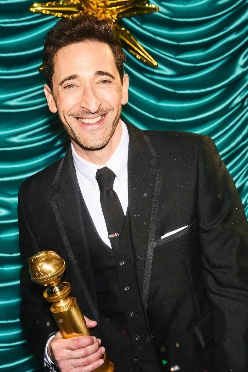 Adrien Brody en la entrega de premios (imagen publicada por la oficial cuenta de ig: @goldenglobes) 2025