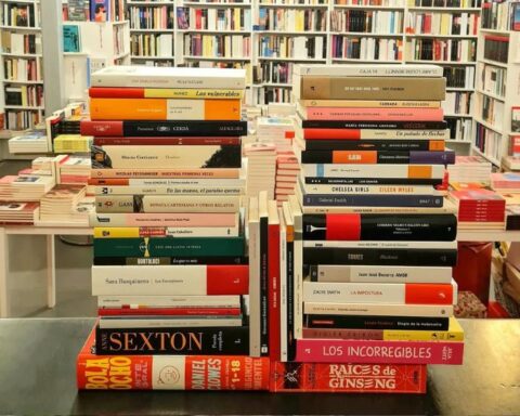 ¡Feliz Día del Libro 2025! Imagen: @tiposinfames