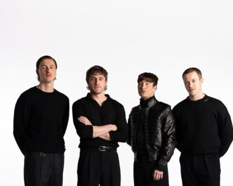 El anuncio de los cuatro actores protagonistas para las películas de los Beatles, dirigidas por Sam Mendes. De izquierda a derecha: Sam Mendes, Paul Mescal, Joseph Quinn, Barry Keoghan y Harris Dickinson. Imagen propia.