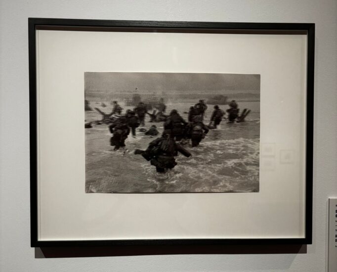 Una de las fotografías de Capa en el Desembarco de Normandía.