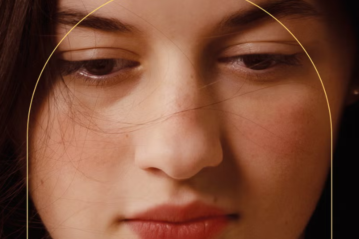 Un close-up de la protagonista de la cinta cinematográfica, Los domingos, nominada a los premios