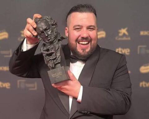 Néstor López con el Goya a Mejor Cortometraje 2025
