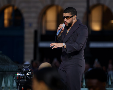 Bad Bunny durante un concierto