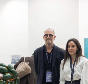 Kerry Harm Nielsen y Nahir Fuente en Art Madrid/ Fuente: Art Madrid